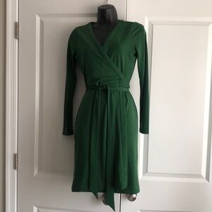 4P Ann Taylor wrap dress…Beautiful Shamrock Green . Perfect Holiday Dress.